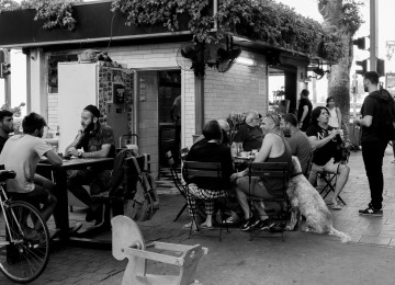 יש משיחין בשעת הסעודה